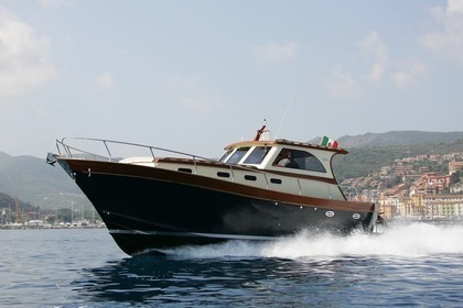 Hire Motorboat Bani Cabinato Tolù Piano di Sorrento