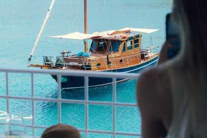 Miete Motorboot Traditional kaiki Varkalas Spetses