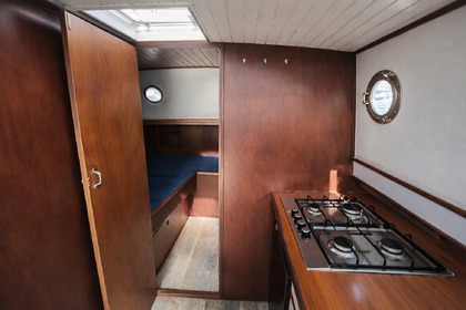 Hire Motorboat Friese motortjalk motortjalk 1100 Leeuwarden