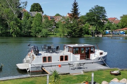 Noleggio Houseboat Friesland Boating Kundum NL Kormoran 1260 Terra dei laghi del Meclemburgo