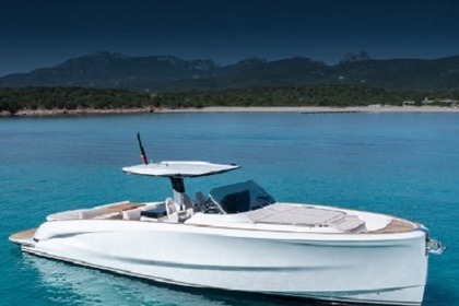 Hire Motorboat Solaris Solaris Power 40 Porto Rotondo