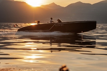 Charter Motorboat Frauscher 1017 LIDO Malcesine