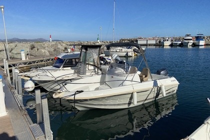 Charter Motorboat Jeanneau Cap Camarat 5.5 Cc style Saint-Aygulf