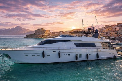 Noleggio Yacht San Lorenzo SL 82 Salerno