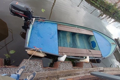 Rental Motorboat stalen vlet met buitenboordmotor Ter Aar