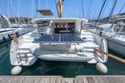 Charter Catamaran Lagoon Lagoon 400 S2 - 4 + 2 cab. Pula