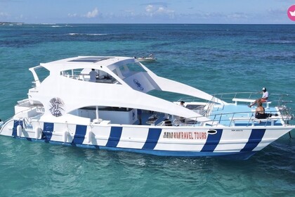 Rental Motorboat 5-STAR LUXURY YACHT CREW AND CAPTAIN INCLUDED Punta Cana