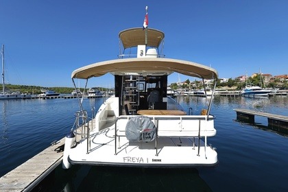 Miete Motorboot Cobra Futura 40 Grand Horizon Šibenik