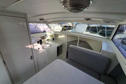 Чартер Моторная яхта Bertram 28 Half day Full day Cruises From Athens Афины