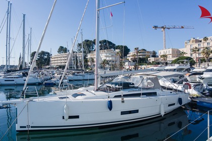 Charter Sailboat DUFOUR 390 Grand Large Bandol