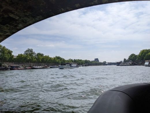 Parijs Motorboat Smart craft Pontoon alt tag text