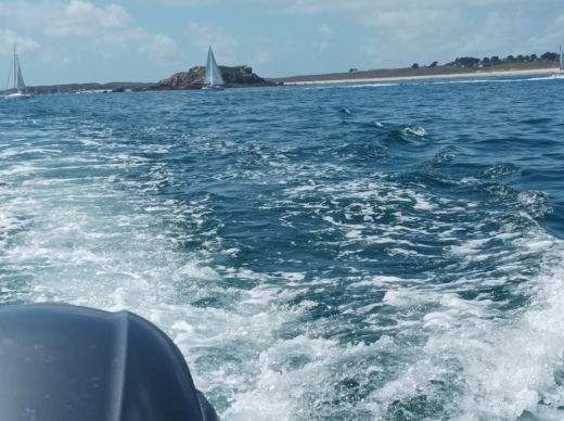 Locmariaquer Motorboat Jeanneau Cap Camarat 515 alt tag text