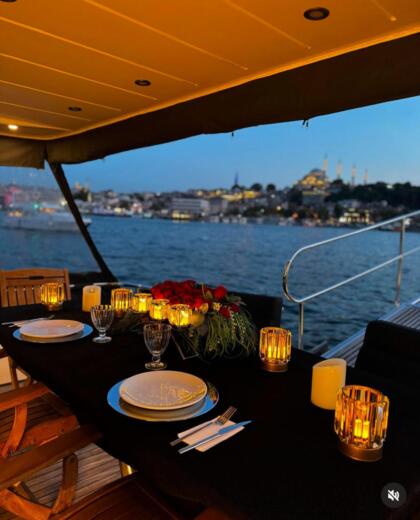 İstanbul Motor Yacht Pro 2000 Azimut alt tag text