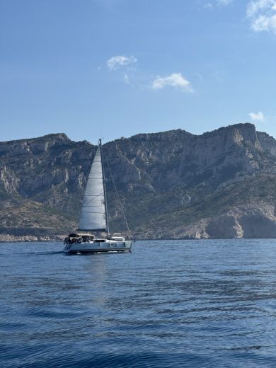 Marseille Motorboat QUICKSILVER Open Activ 605 alt tag text