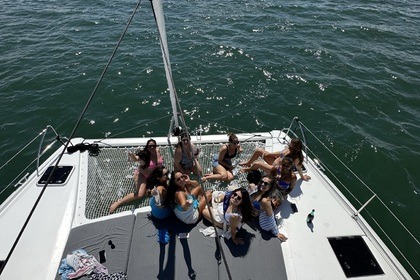 Hire Catamaran Lagoon 42 Lisbon
