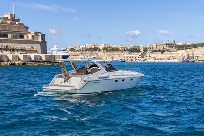 Hyra båt Motorbåt Cranchi Mediterranean Msida