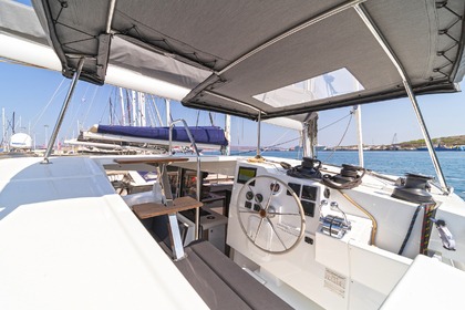 Charter Catamaran  Isla 40 Laurium