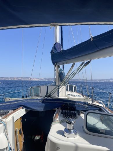Marseille Sailboat BENETEAU Oceanis 41 alt tag text