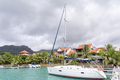 Charter Sailboat Beneteau Oceanis 361 Clipper Eden Island, Seychelles