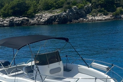 Hire Motorboat Bluline 21 Open Makarska