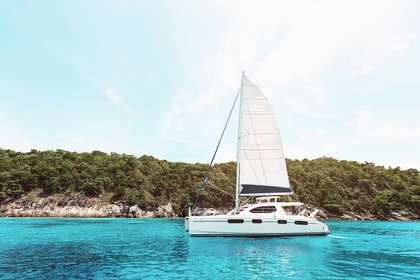 Charter Catamaran Robertson & Caine Leopard 47' Phuket
