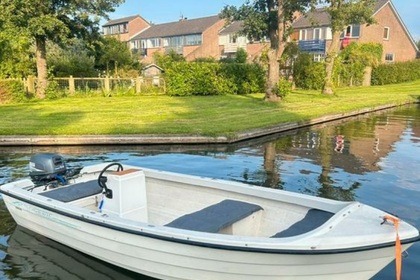 Charter Motorboat Crescent 450 Leiden
