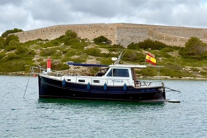 Charter Motorboat Menorquin Yacht 120 Mahón
