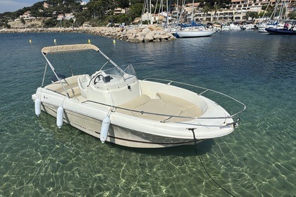 Charter Motorboat Jeanneau CAP CAMARAT 6.35 Saint-Cyr-sur-Mer