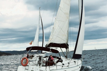Miete Segelboot Beneteau OCEANIS 331 Palamós