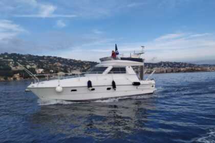 Charter Motorboat Ferretti 36'  Fly-Bridge Cannes