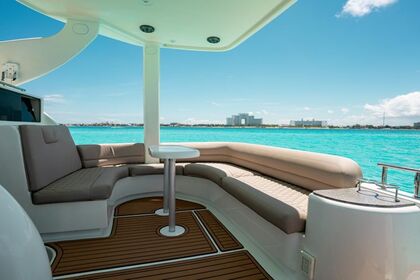 Hire Motorboat Sea Ray 50 flybridge Cancún
