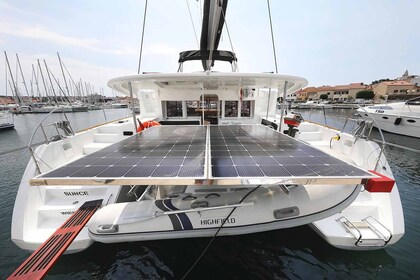 Charter Catamaran Lagoon-Bénéteau Lagoon 450 F - 4 + 1 cab. Šibenik