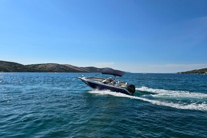 Hire Motorboat Renato Molinari Falcon 640 Novalja