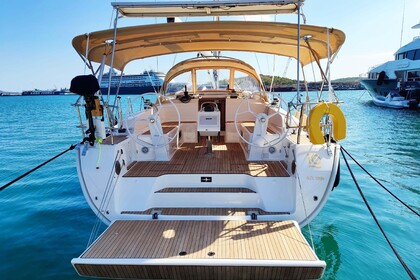 Hyra båt Segelbåt Bavaria Yachts Bavaria Cruiser 46 Style Laurion