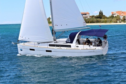 Verhuur Zeilboot BENETEAU OCEANIS 38.1 BT Kroatië
