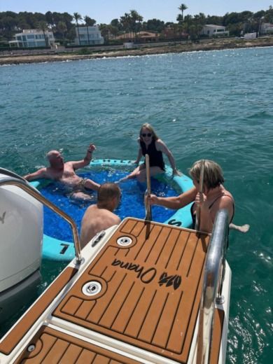 Dénia Motorboat AQUILA 32 SPORT CATAMARAN alt tag text