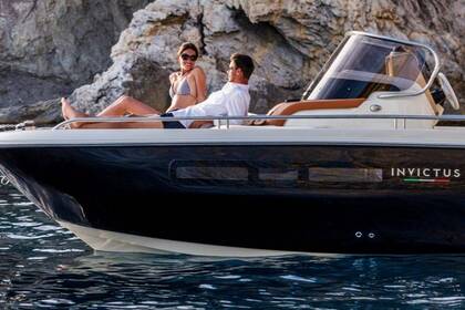 Hire Motorboat Invictus CX 240 Sari-Solenzara