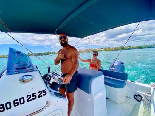 Le Gosier Motorboat Karnic smart 1-55 alt tag text