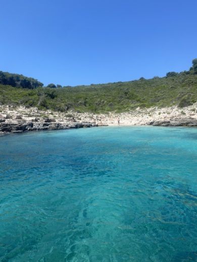 Hvar Motorboat Mazury 40 hp free petrol alt tag text