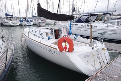 Hire Sailboat BENETEAU FIRST 31.7 La Forêt-Fouesnant