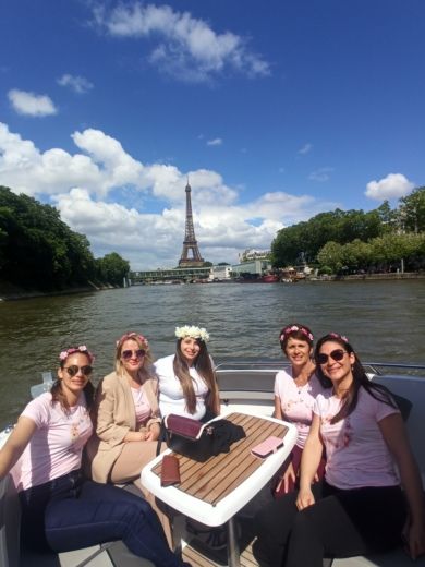 Parijs Motorboat Jeanneau Cap Camarat 7.5 Cc alt tag text