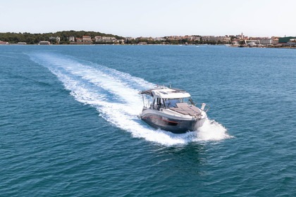 Hire Motorboat Beneteau Antares 9 Pula