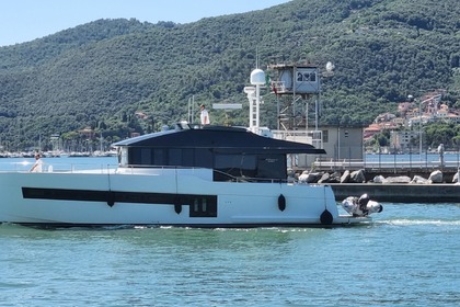 Charter Motor yacht Sundeck Yacht sundeck 550 Gaeta