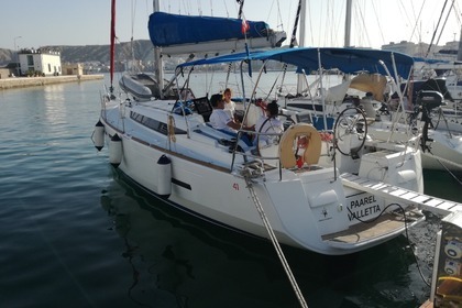 Hire Sailboat Jeanneau Sun Odyssey 409 Sliema