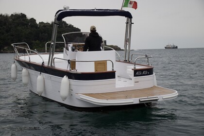 Hire Motorboat Cantieri Tirrenia Viveur 26 open Procida