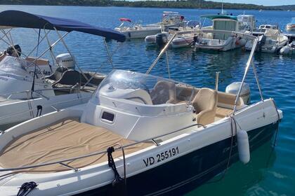 Rental Motorboat Jeanneau cap camarat 6.5 wa Cala en Bosc