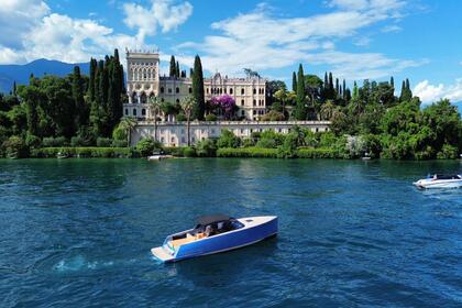 Charter Motorboat Vandutch Vandutch 32 Salò