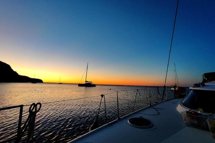 Charter Catamaran Fountaine Pajot Lavezzi 40 Canet-en-Roussillon