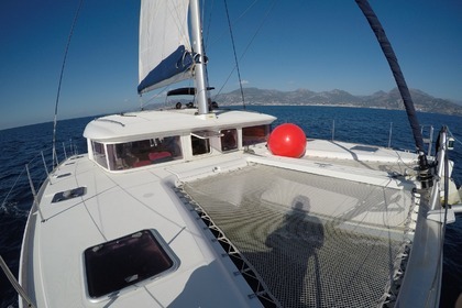 Location Catamaran LAGOON 400 con placas solares Ibiza