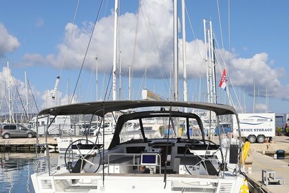 Hire Sailboat Dufour Yachts Dufour 530 - 6 cab. Trogir